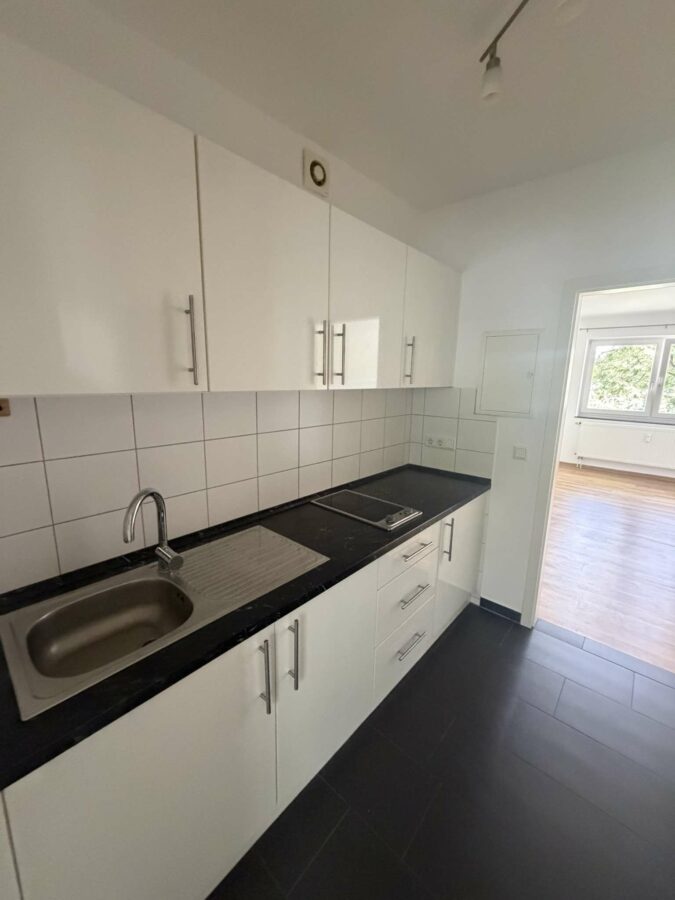 1-Zimmer-Wohnung mit Einbauküche im Herzen von Groß-Buchholz - Küche