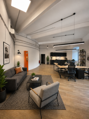 Zentrale Gewerbefläche mit Ladeinfrastruktur und Wasserturm mit modernen Büro- und Lagerflächen - Büro Wasserturm